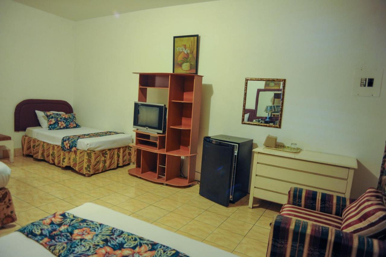 Glorianna Apartment *