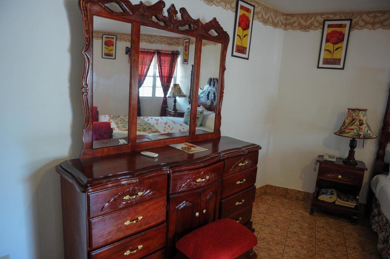 Glorianna Apartment *