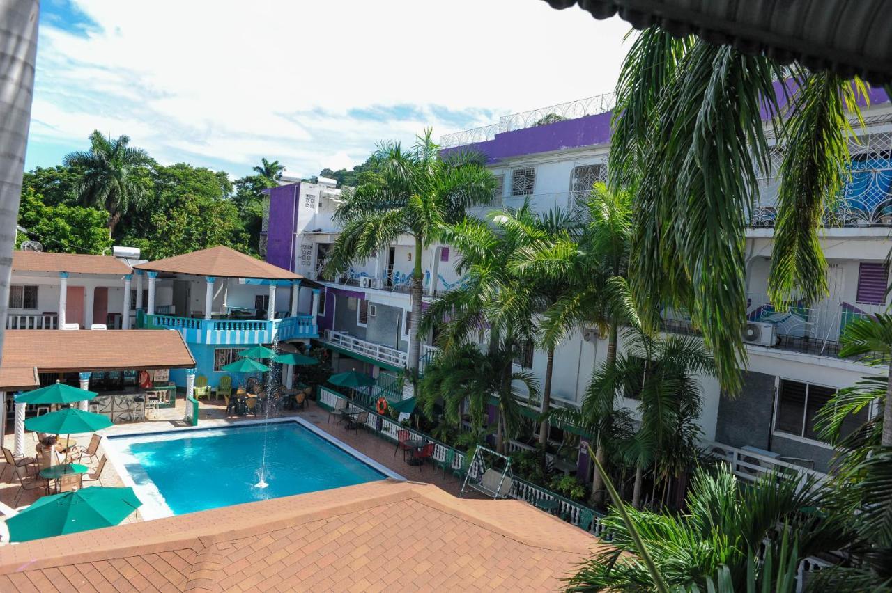 Glorianna Apartment