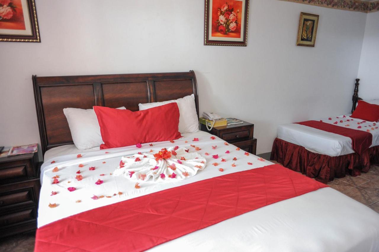 Glorianna Apartment *