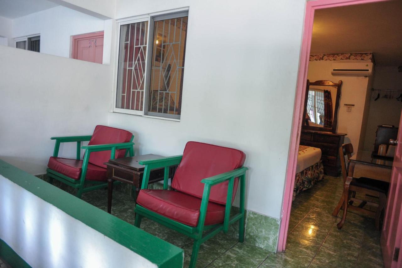 Glorianna Apartment